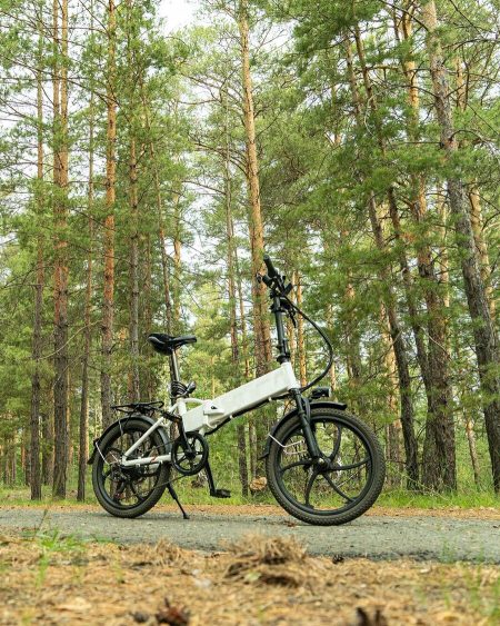 Vélos électriques pour explorer la vallée au Manoir de Sauvegrain